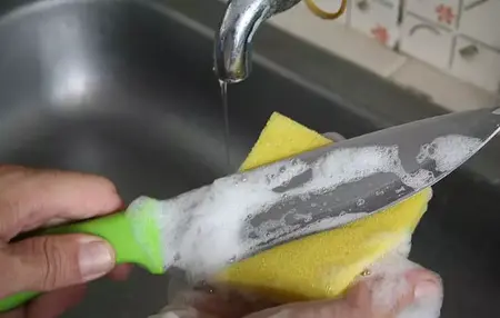How to Clean a Knife