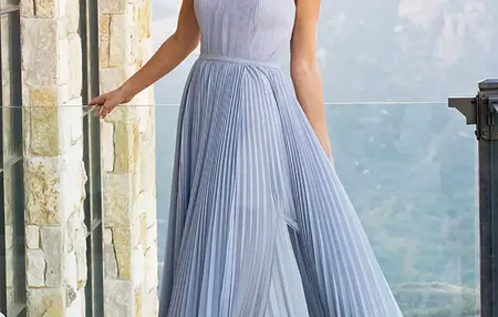 How to Dress for a Wedding