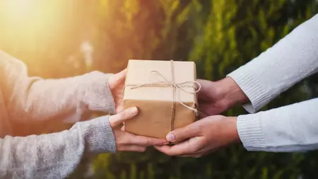 How to Give Meaningful Holiday Gifts