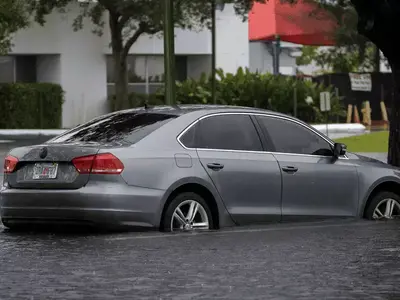 Mobil Matik Musim Hujan: Tips Jaga Performa Prima!