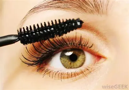 How to Apply Mascara