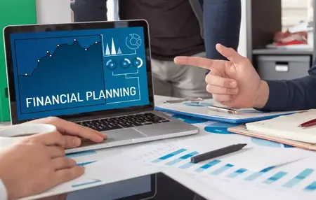 How to Use a Financial Planning Software