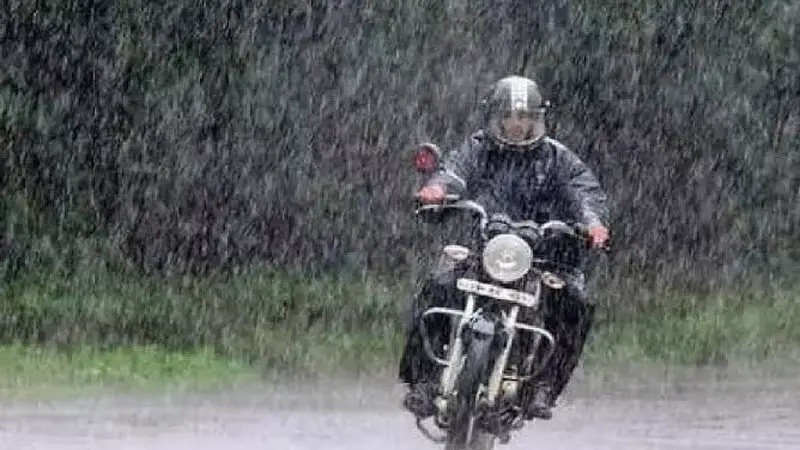 Membersihkan Motor Setelah Hujan: Tips & Trik Agar Tetap Kinclong