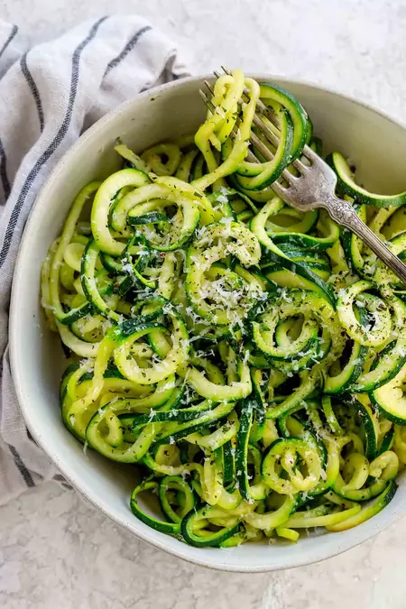 How to Make a Delicious Zucchini Noodle Salad