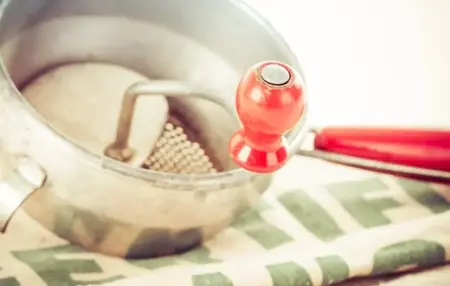 How to Use a Food Mill