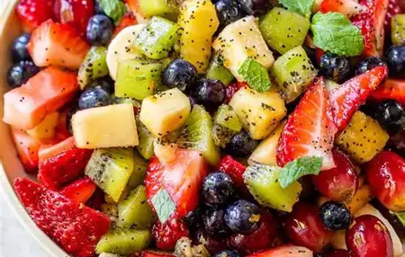 How to Make a Fruit Salad with Berries