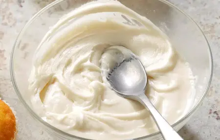 How to Make a Cake with Vanilla Frosting