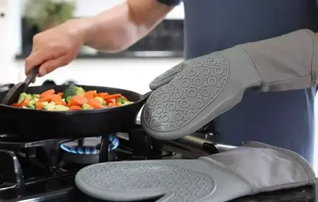 How to Use a Potholder