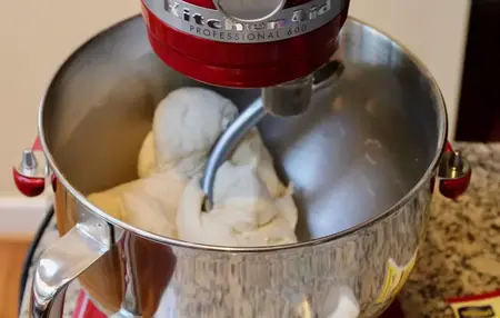 How to Make a Pizza Dough Using a Stand Mixer