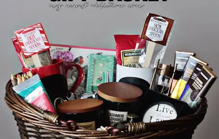 How to Make a Gift Basket for a Teacher's Aide