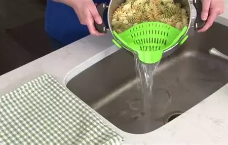 How to Use a Strainer