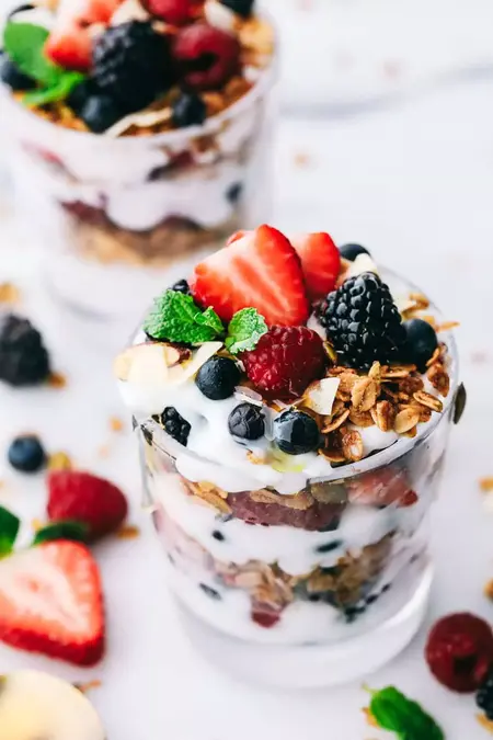 How to Make a Yogurt Parfait