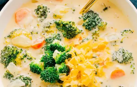 How to Make a Soup with Broccoli and Cheese