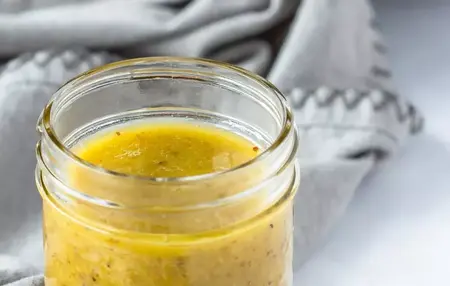 How to Make a Salad with a Mustard Dressing
