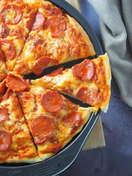 How to Make a Pizza with Pepperoni