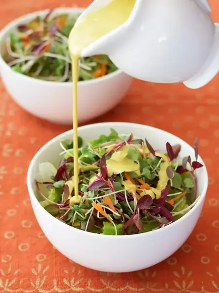 How to Make a Vegetarian Salad Dressing