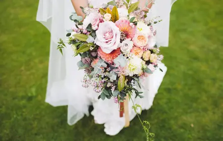 How to Choose the Right Flowers for a Wedding