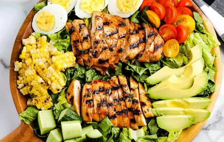 How to Make a Delicious Salad with Grilled Chicken