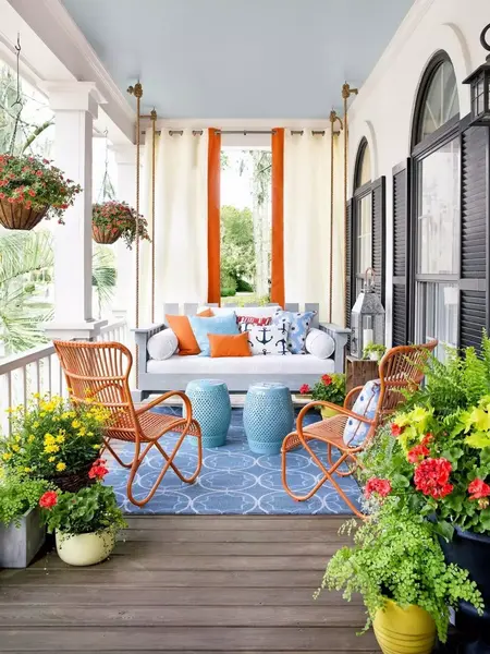 How to Decorate a Front Porch