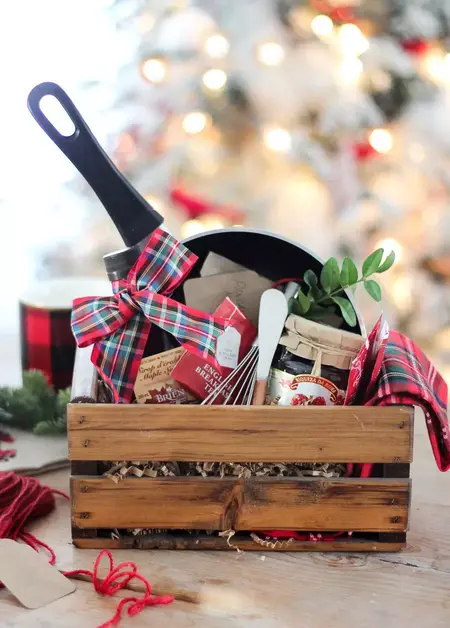 How to Make a Holiday Gift Basket