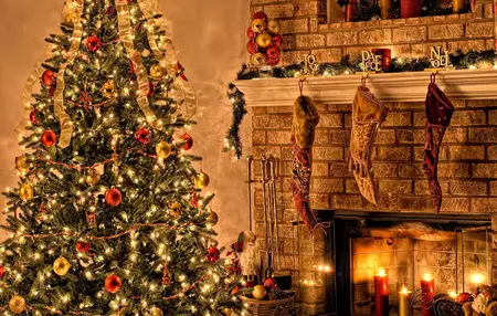 How to Decorate a Christmas Tree