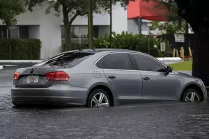 Mobil Matik Musim Hujan: Tips Jaga Performa Prima!