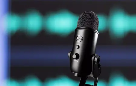How to Use a Microphone for Creating a Podcast on Apple Podcasts