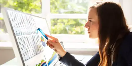 How to Become a Financial Analyst for Hire