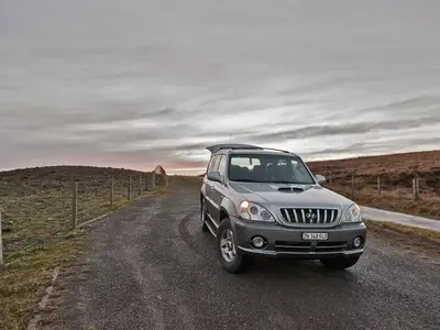 Mengemudi Defensif Tikungan: Tips Aman & Nyaman