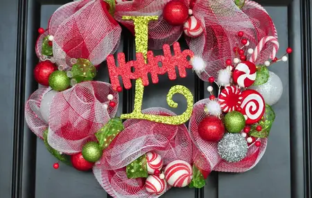 How to Make a DIY Holiday Wreath
