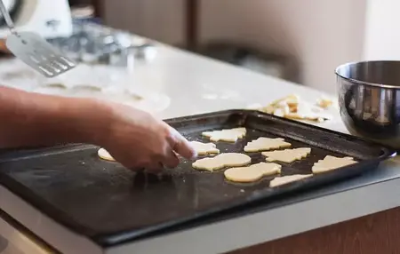 How to Use a Baking Sheet