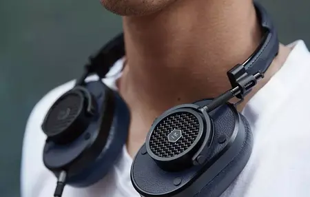 How to Use a Headphones