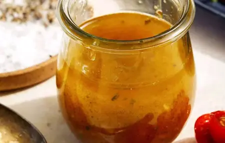 How to Make a Salad with Red Wine Vinaigrette