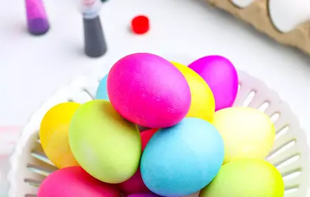 How to Dye Easter Eggs
