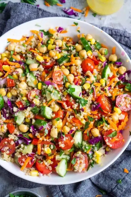 How to Make a Salad with Quinoa, Vegetables, and Chicken