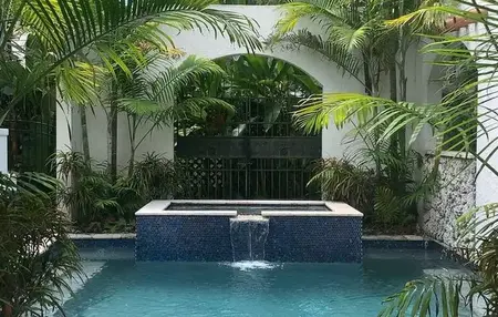 How to Decorate a Pool