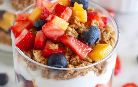 How to Make Yogurt Parfaits