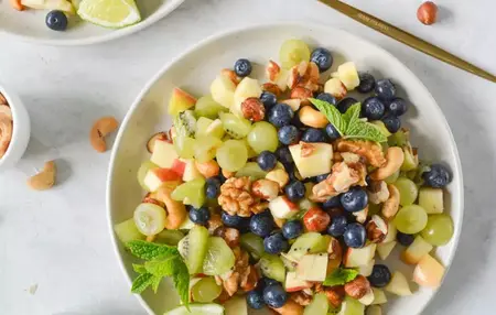 How to Make a Delicious Salad with Nuts