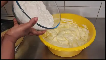 How to Make a Birthday Cake