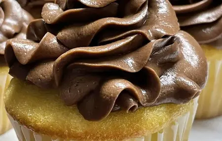 How to Make a Cake Frosting