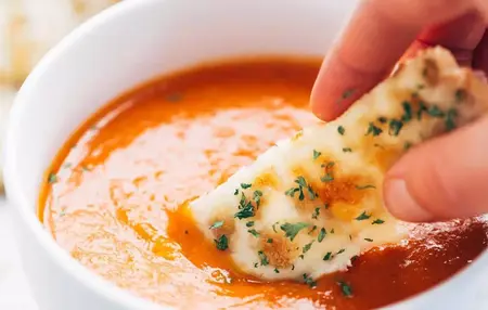 How to Make a Homemade Tomato Soup