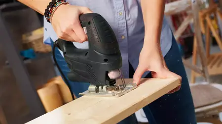 How to Use a Jigsaw for Cutting Curved Shapes