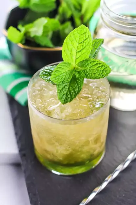 How to Make a Mint Julep