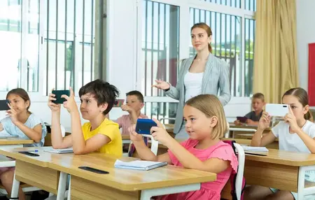 How to Learn to Use a Smartphone