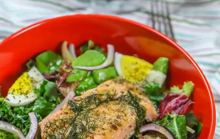 How to Make a Simple Salad with Leftovers