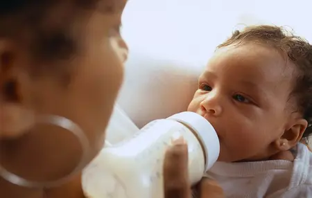 How to Bottle Feed a Baby