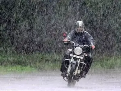 Membersihkan Motor Setelah Hujan: Tips & Trik Agar Tetap Kinclong