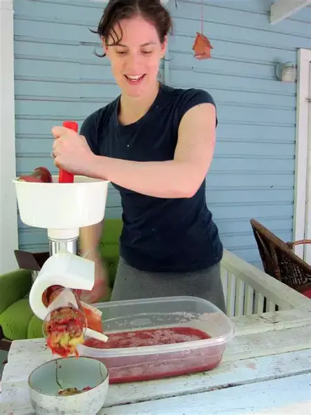 How to Use a Food Mill for Sauce