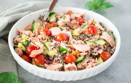How to Make a Salad with Quinoa and Salmon
