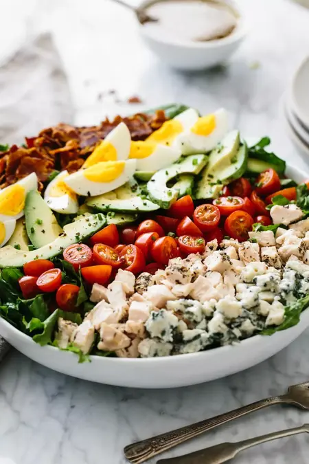 How to Make a Delicious Cobb Salad
